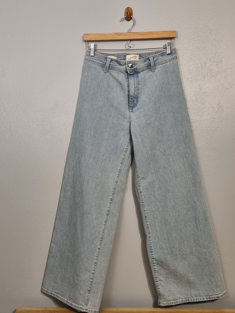 Universal Thread Light Wash Wide-Leg Jeans